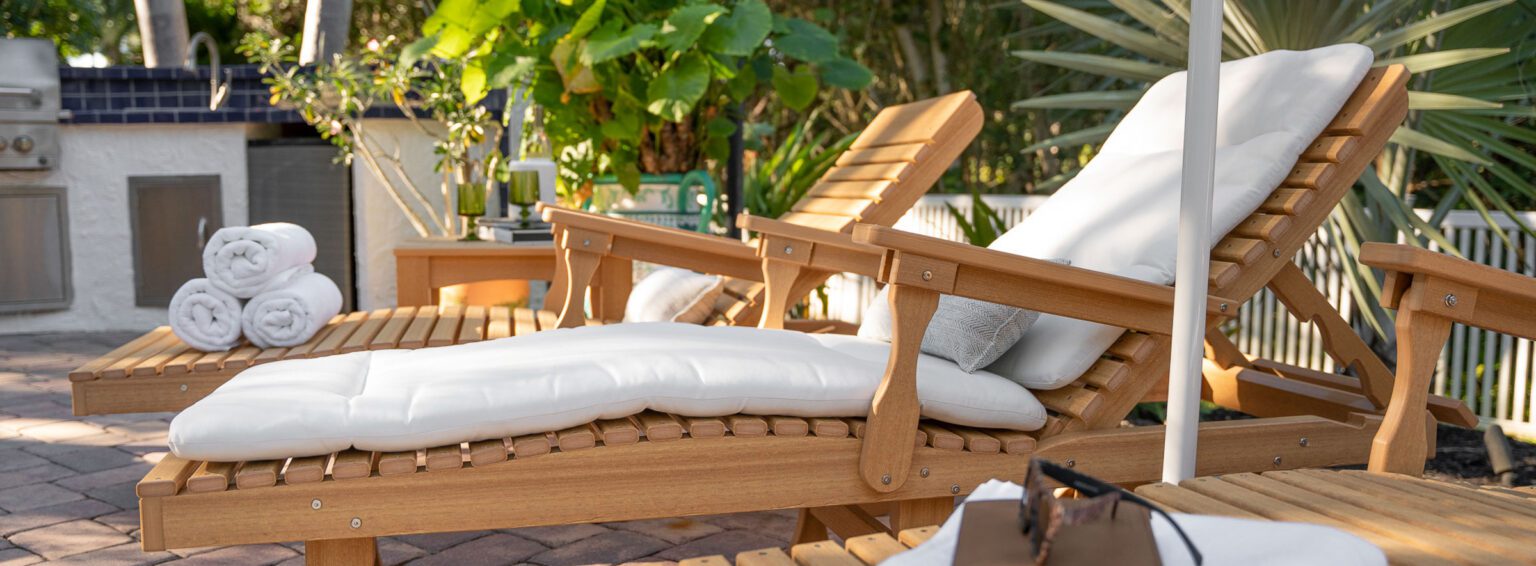 Natural Teak Causal Back Chaise Lounge with Canvas Natural Cushion_